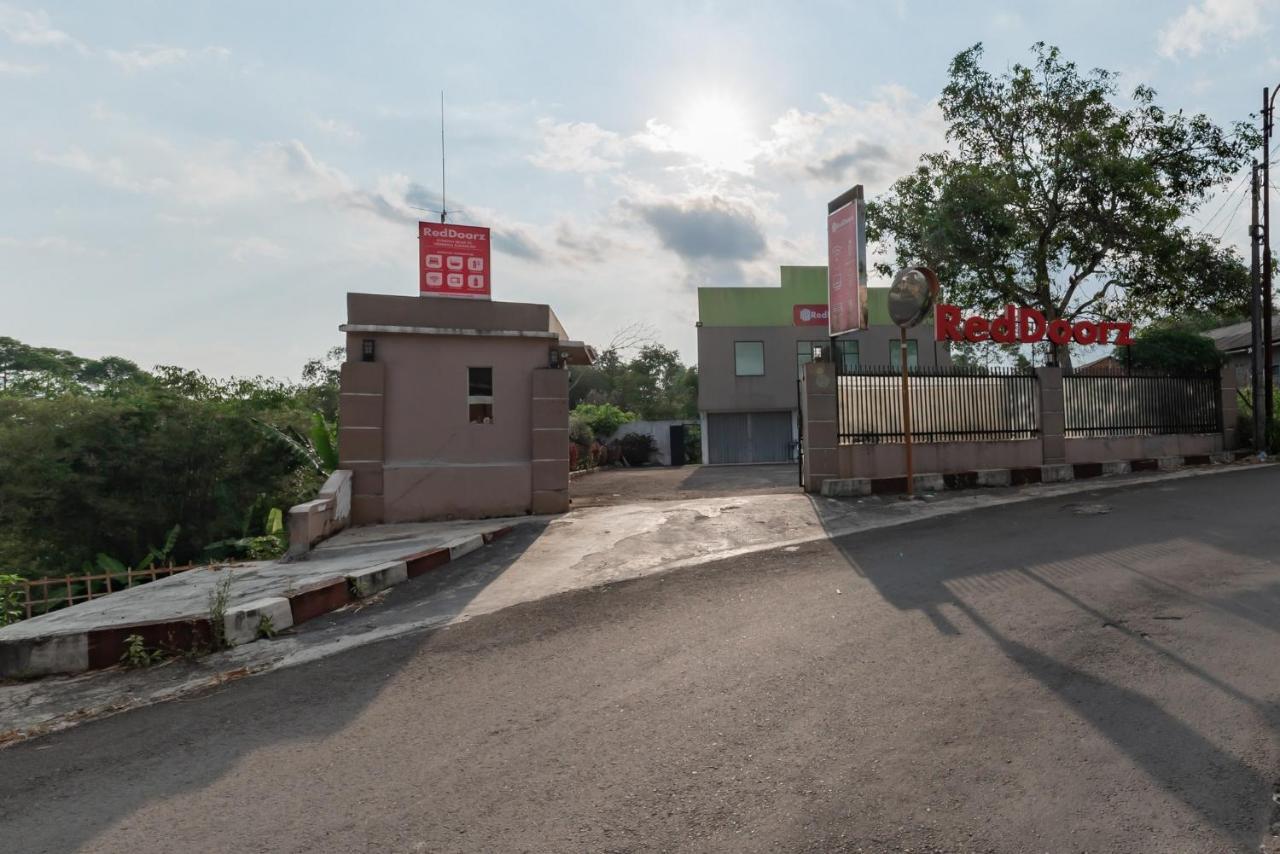Reddoorz Syariah Near Rs Hermina Сукабуми Екстериор снимка