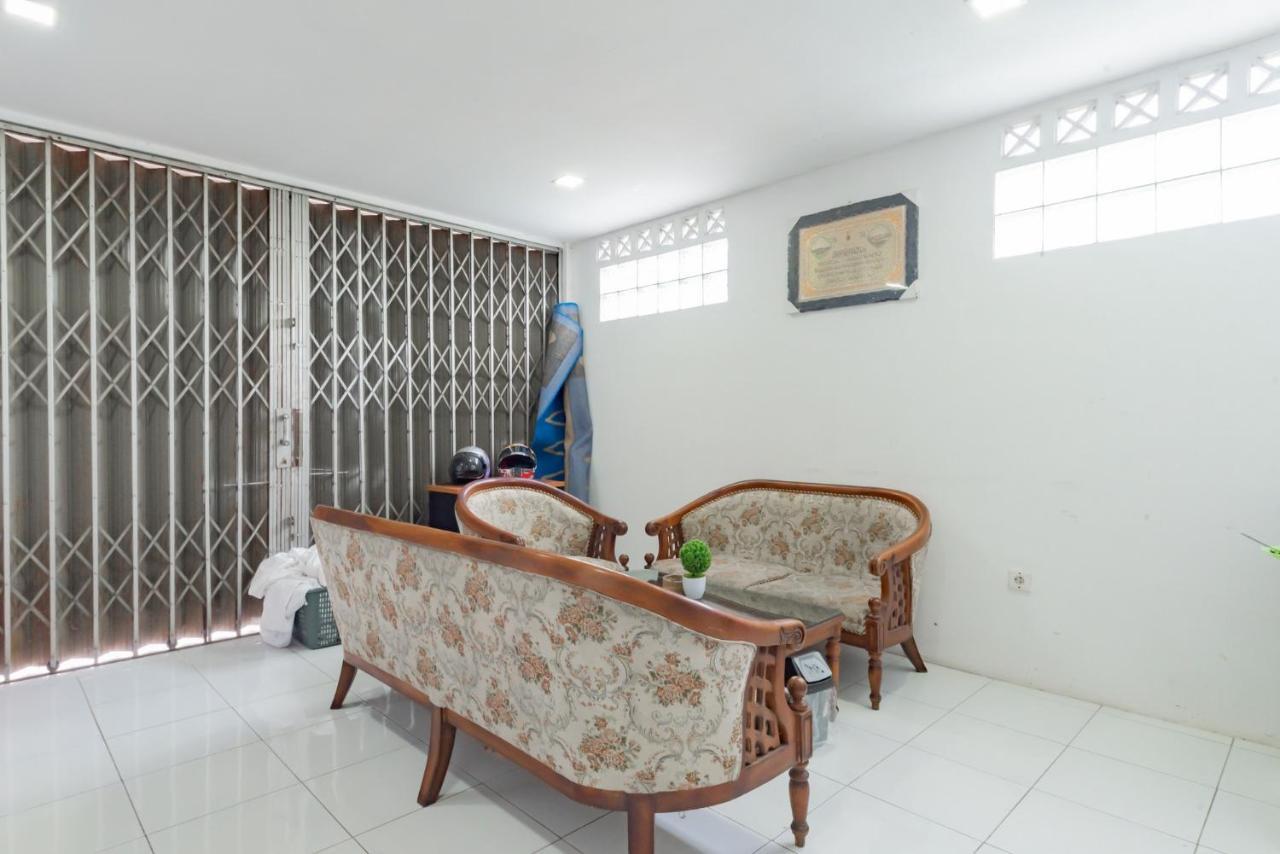 Reddoorz Syariah Near Rs Hermina Сукабуми Екстериор снимка