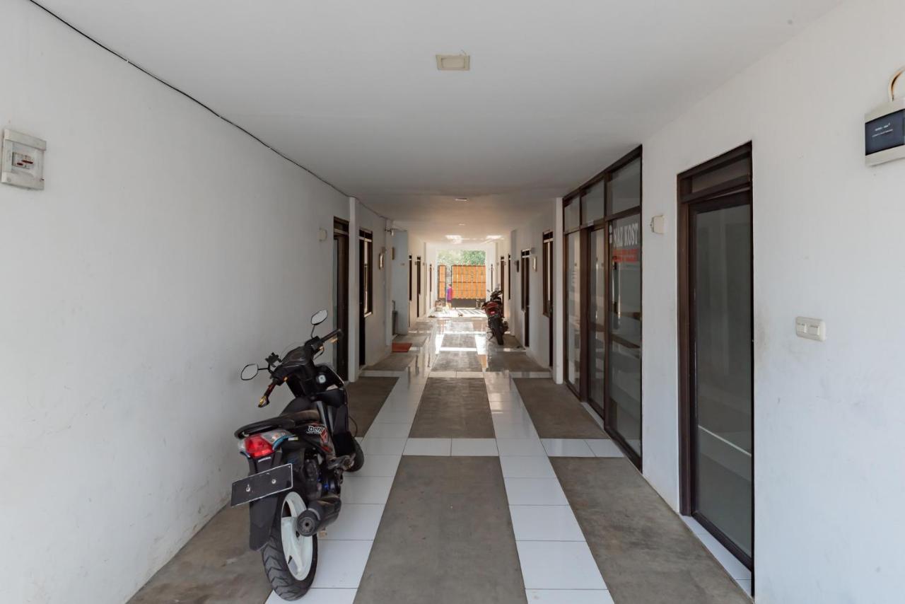 Reddoorz Syariah Near Rs Hermina Сукабуми Екстериор снимка