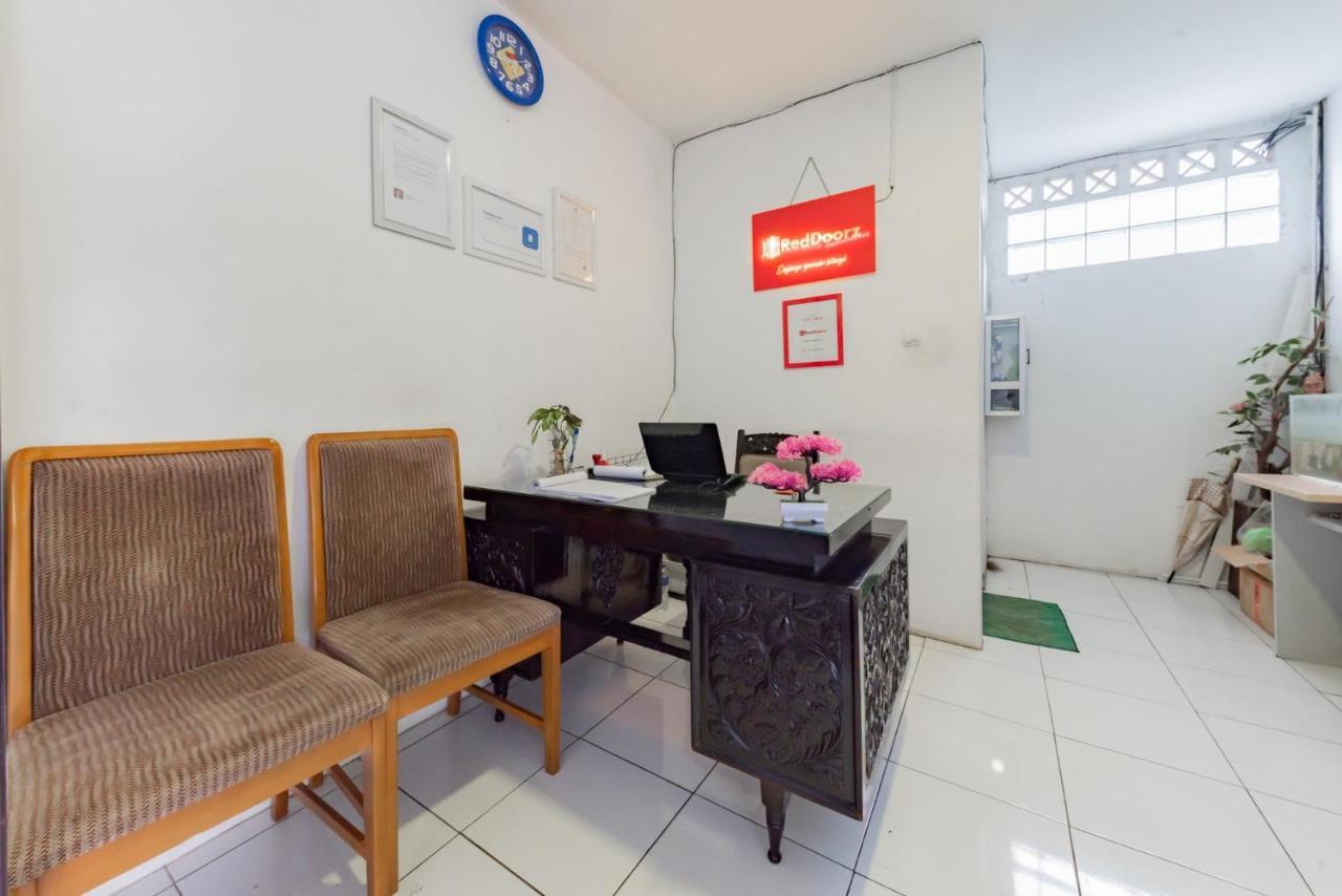 Reddoorz Syariah Near Rs Hermina Сукабуми Екстериор снимка